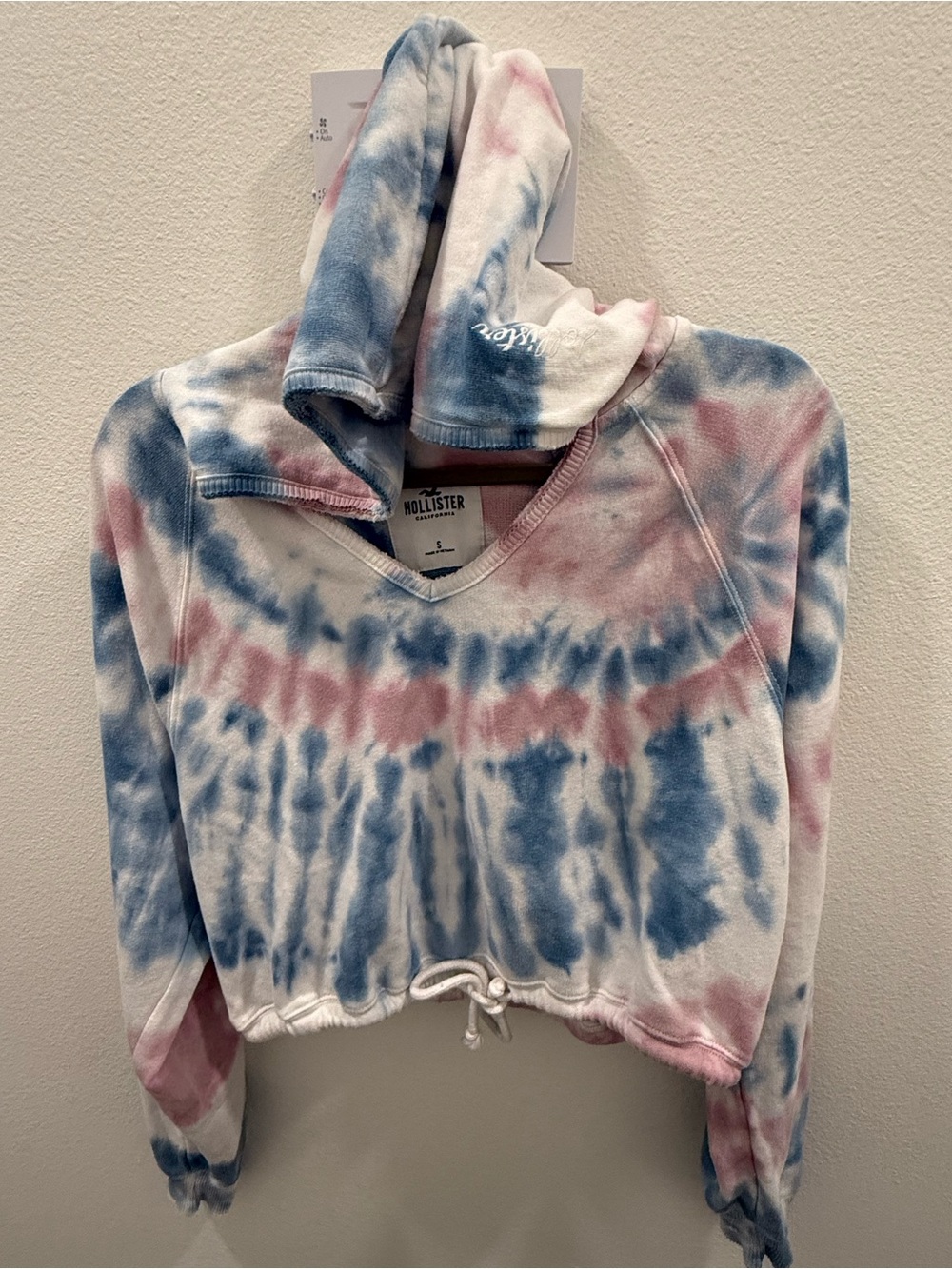 Hollister Cropped Tie-Dye Drawstring Hoodie in Blue, Pink & White